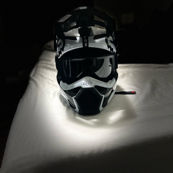 Fox Dual-Tone VR Helmet - Picture 3 of 10